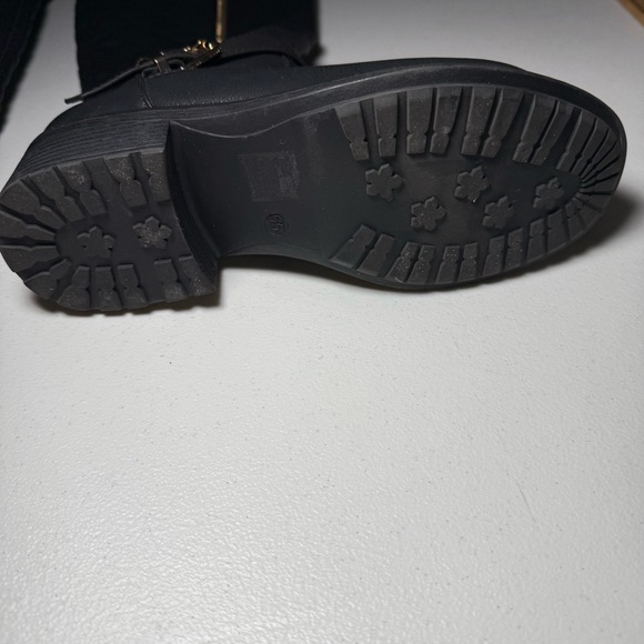 BLACK FAUX LEATHER BOOTS WOMENS 6.5 GOLD ZIPPER RIDING BIKER BUCKLE - Picture 8 of 16